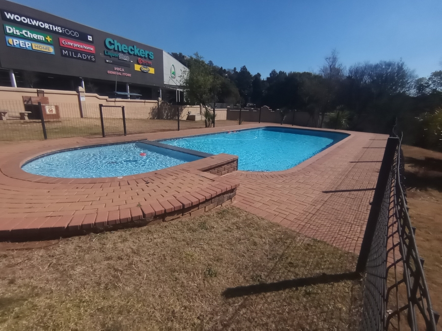 2 Bedroom Property for Sale in Helderkruin Gauteng