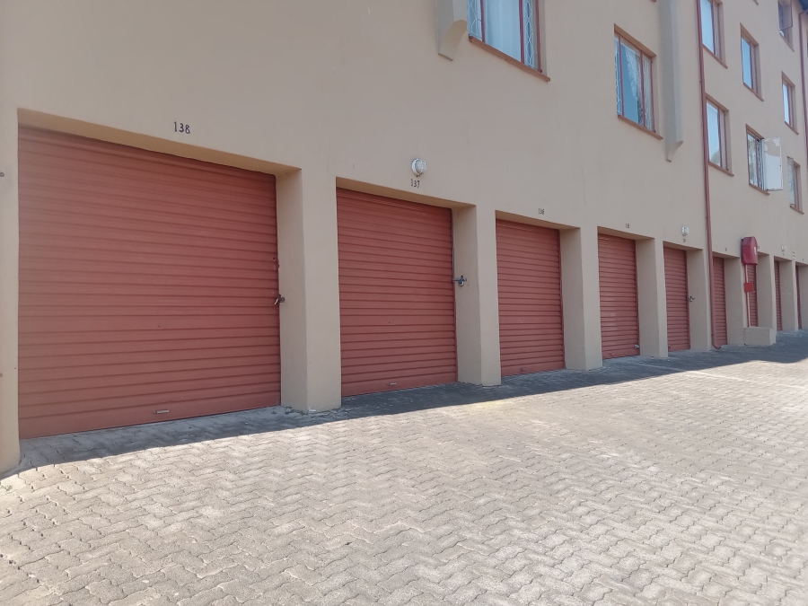 2 Bedroom Property for Sale in Helderkruin Gauteng