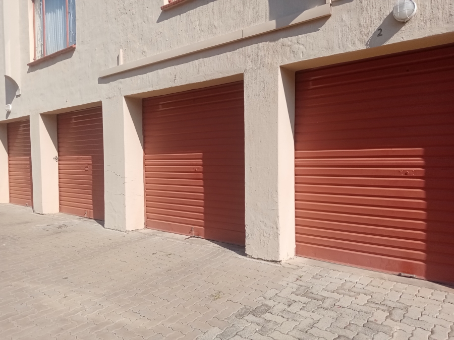 2 Bedroom Property for Sale in Helderkruin Gauteng