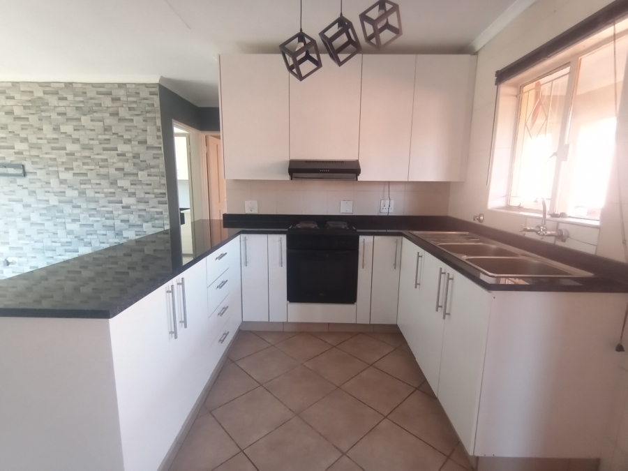 2 Bedroom Property for Sale in Helderkruin Gauteng