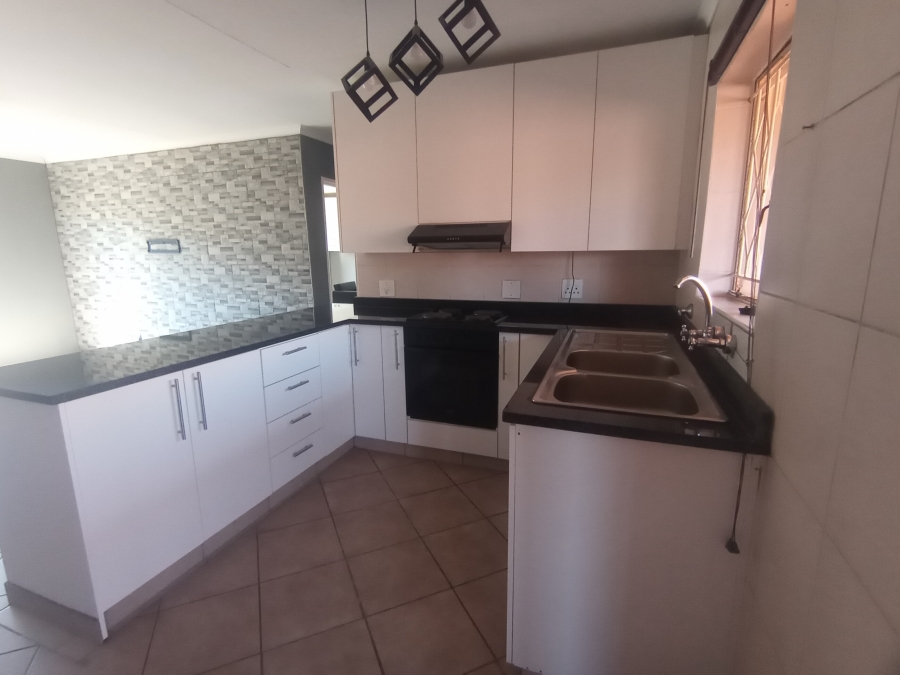 2 Bedroom Property for Sale in Helderkruin Gauteng