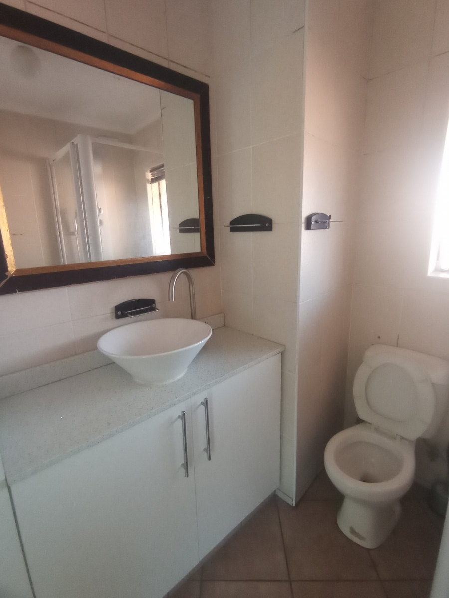 2 Bedroom Property for Sale in Helderkruin Gauteng