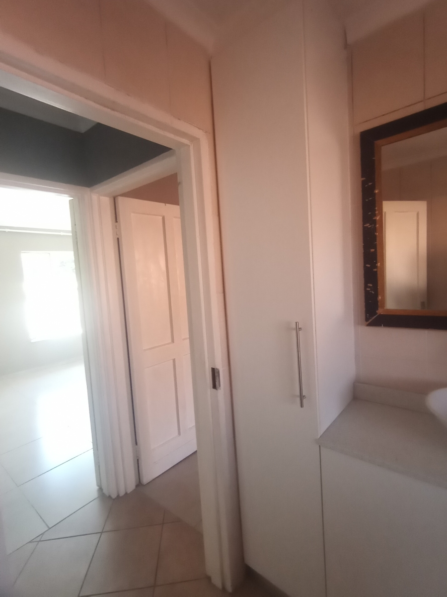 2 Bedroom Property for Sale in Helderkruin Gauteng