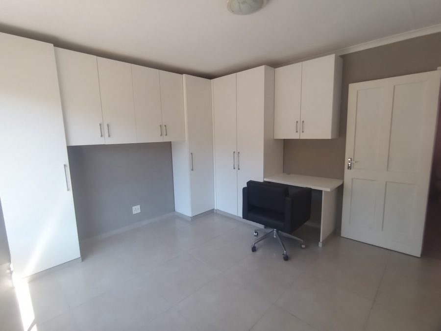2 Bedroom Property for Sale in Helderkruin Gauteng