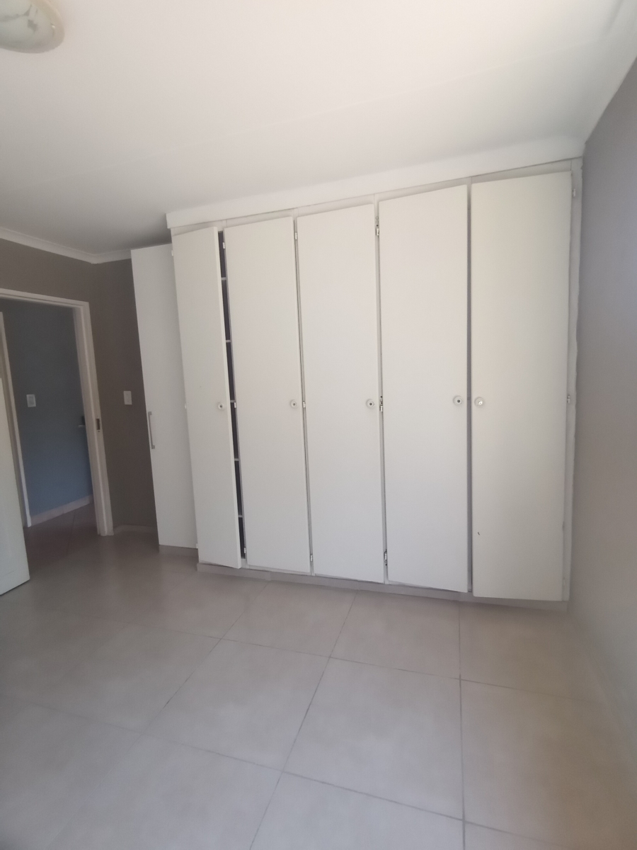 2 Bedroom Property for Sale in Helderkruin Gauteng