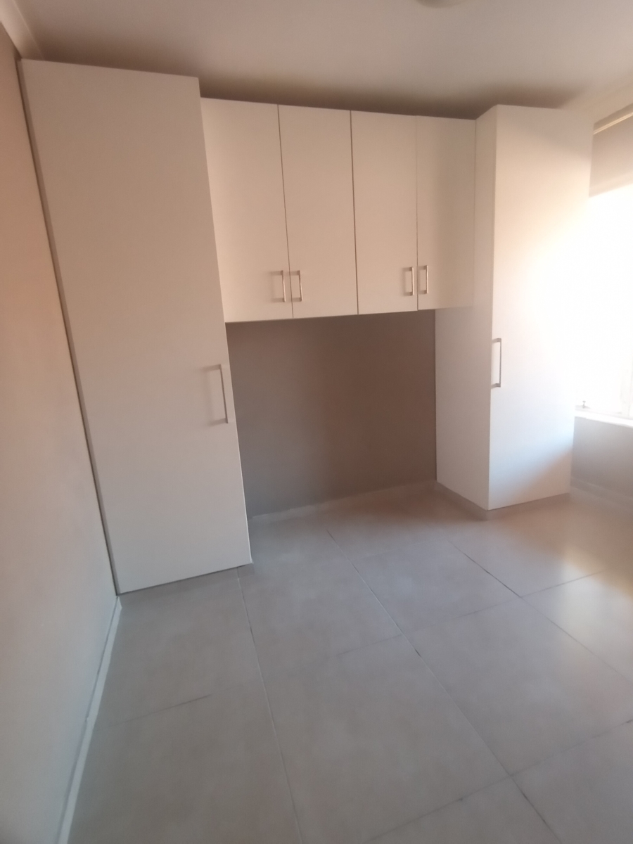 2 Bedroom Property for Sale in Helderkruin Gauteng