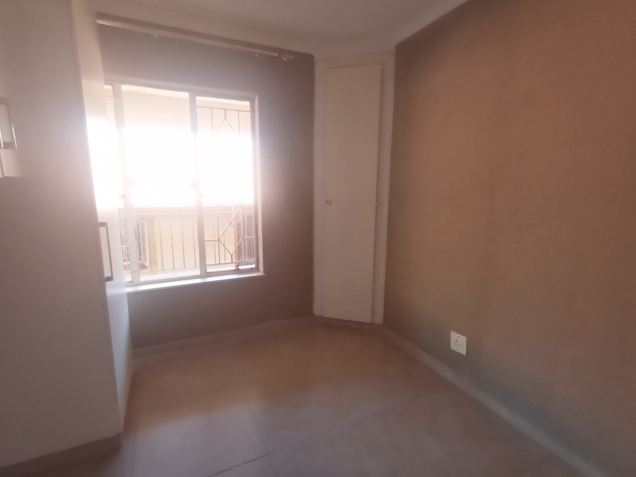 2 Bedroom Property for Sale in Helderkruin Gauteng