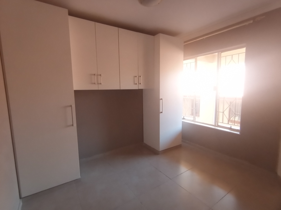 2 Bedroom Property for Sale in Helderkruin Gauteng
