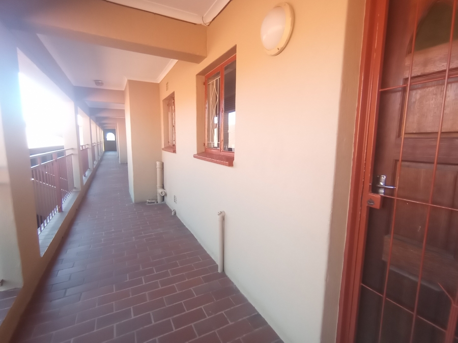 2 Bedroom Property for Sale in Helderkruin Gauteng