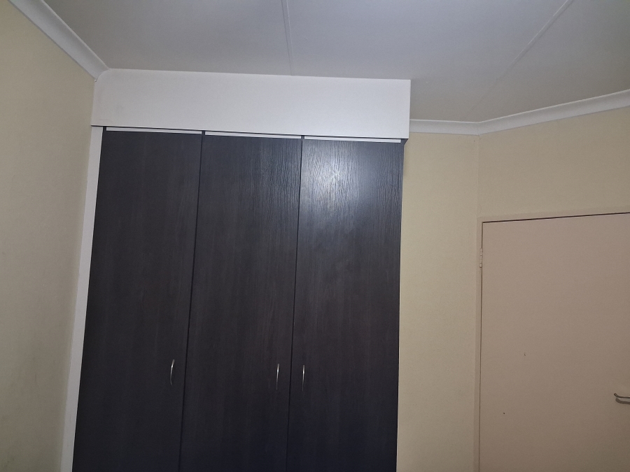 2 Bedroom Property for Sale in Olievenhoutbosch Gauteng