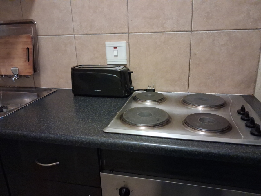 2 Bedroom Property for Sale in Olievenhoutbosch Gauteng