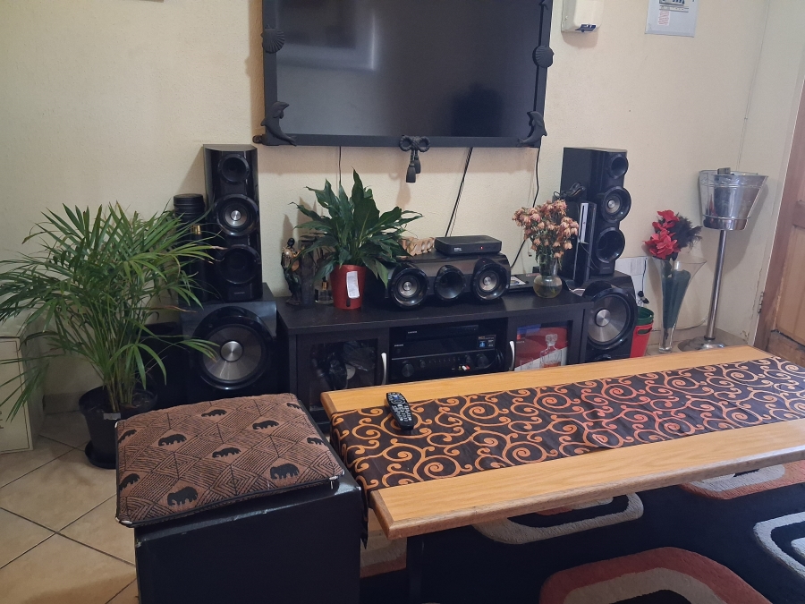 2 Bedroom Property for Sale in Olievenhoutbosch Gauteng