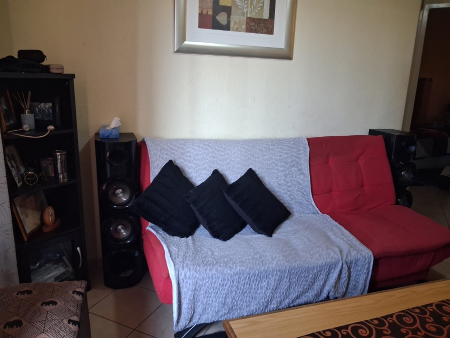 2 Bedroom Property for Sale in Olievenhoutbosch Gauteng
