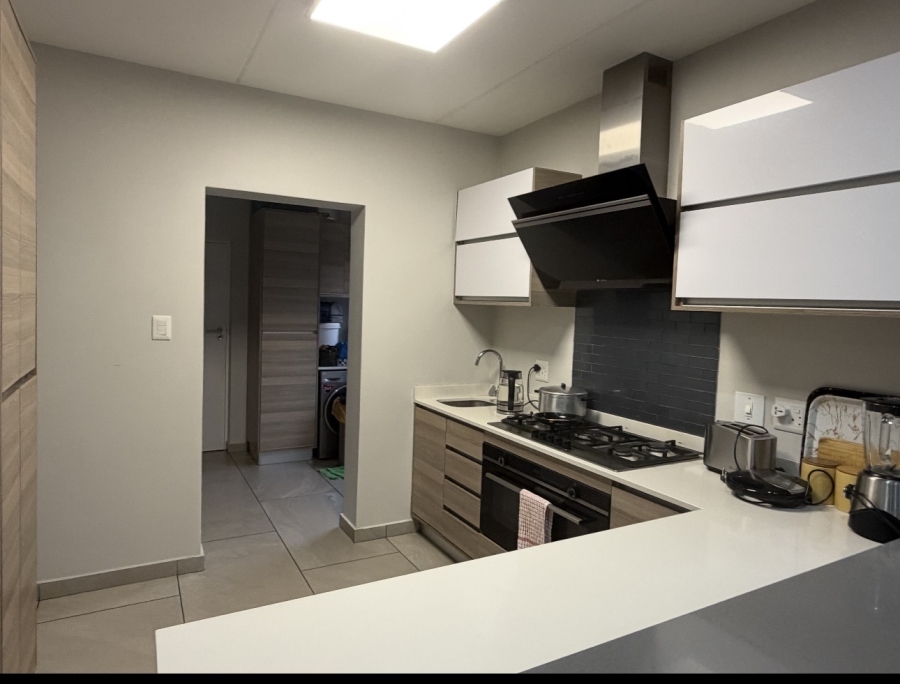 4 Bedroom Property for Sale in Crowthorne AH Gauteng