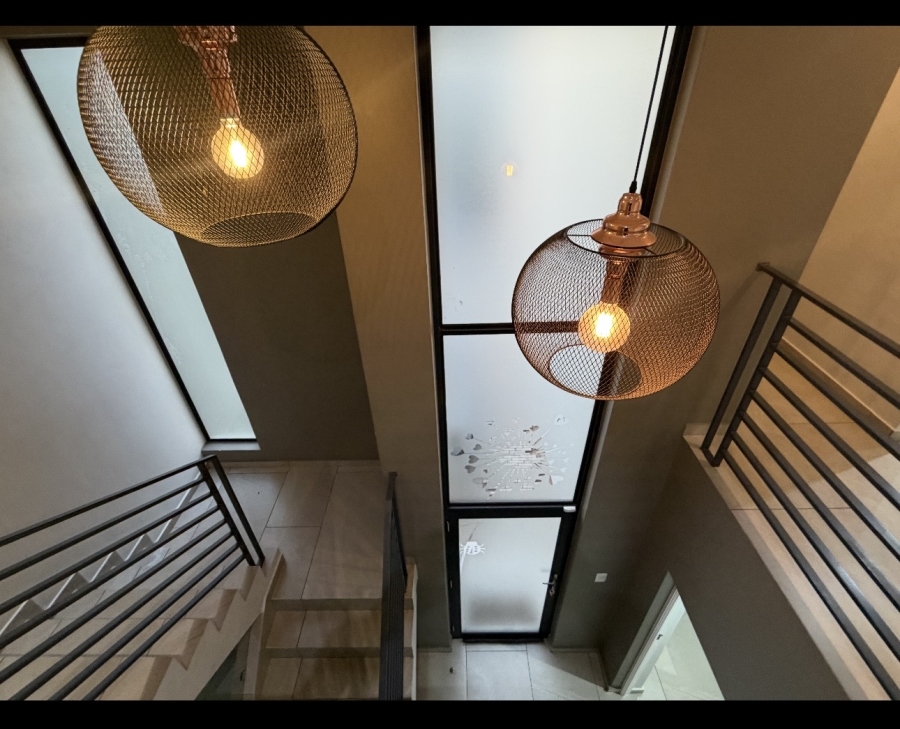 4 Bedroom Property for Sale in Crowthorne AH Gauteng