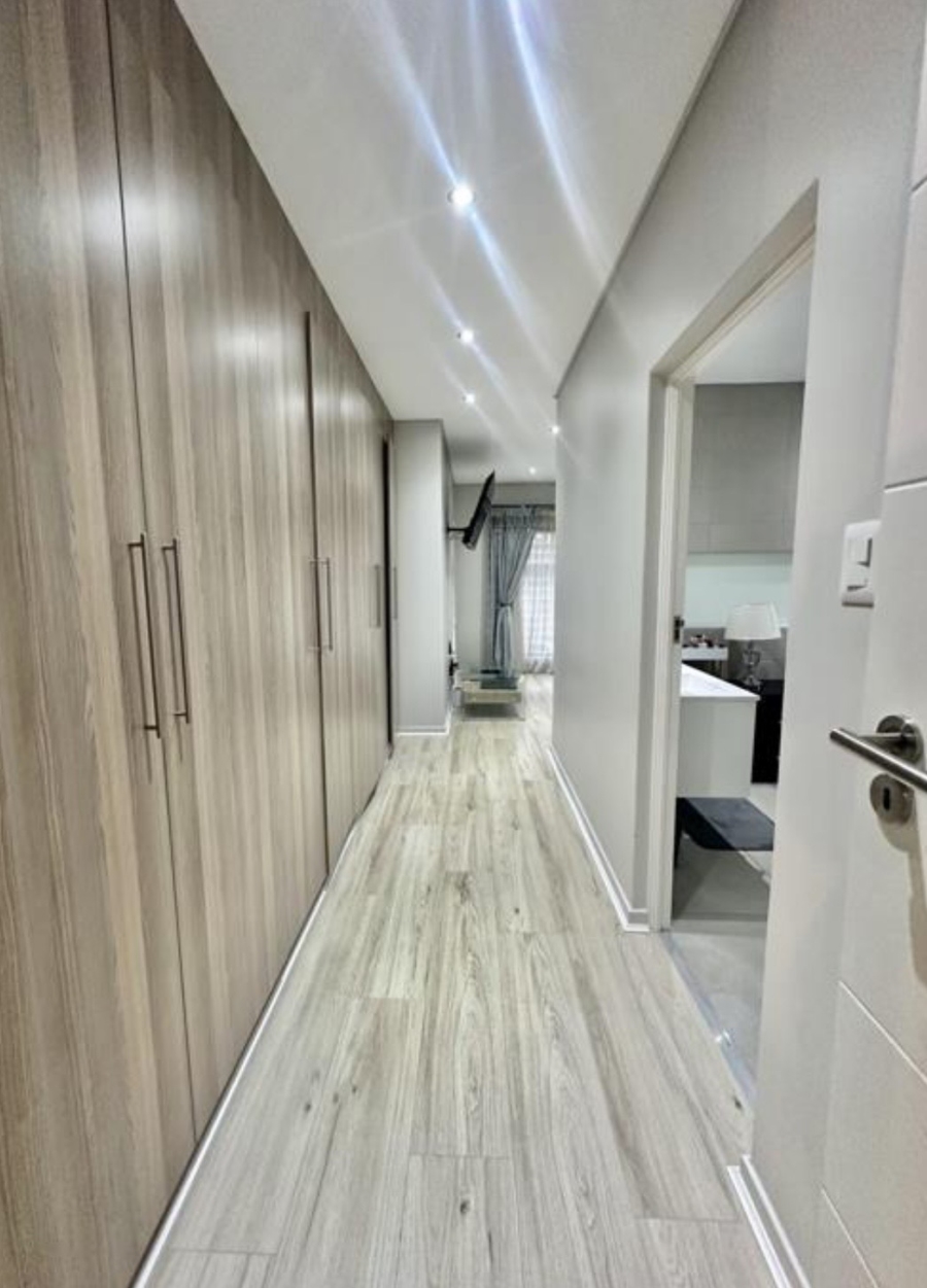 4 Bedroom Property for Sale in Crowthorne AH Gauteng