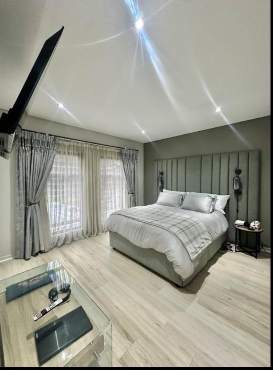 4 Bedroom Property for Sale in Crowthorne AH Gauteng