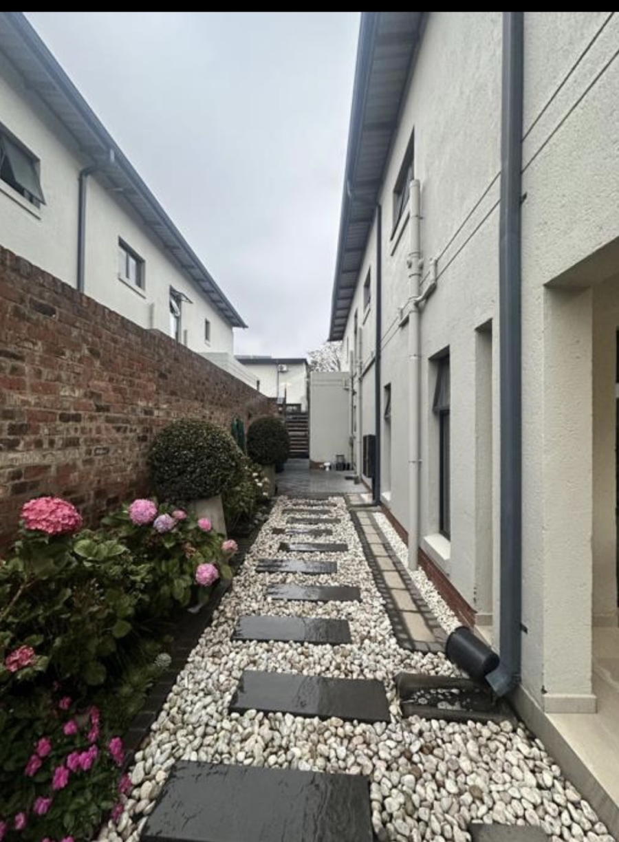4 Bedroom Property for Sale in Crowthorne AH Gauteng