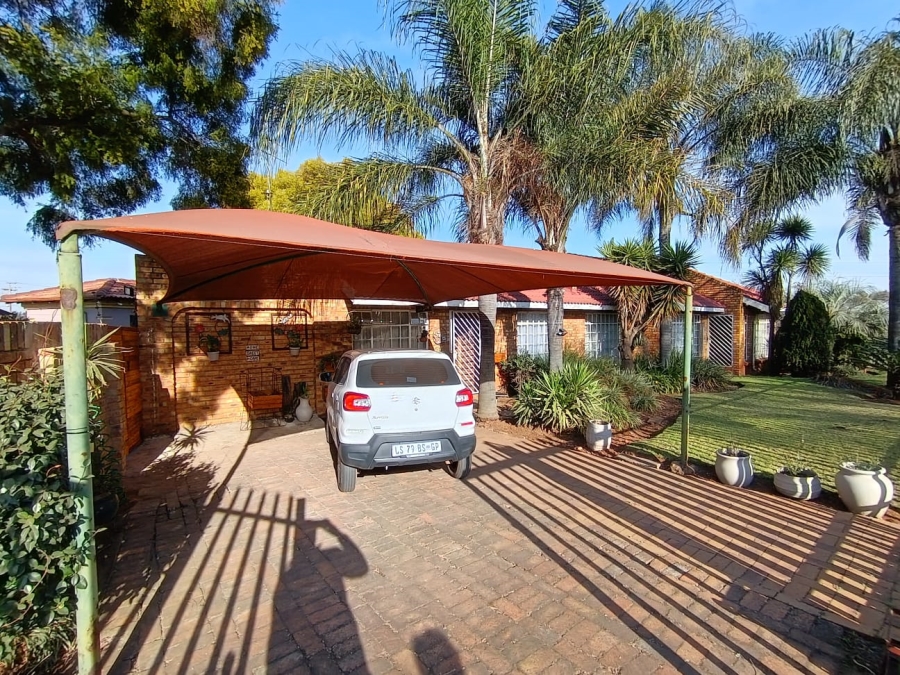 3 Bedroom Property for Sale in Dersley Gauteng