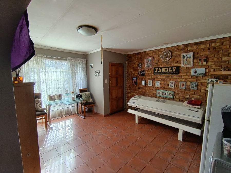 3 Bedroom Property for Sale in Dersley Gauteng