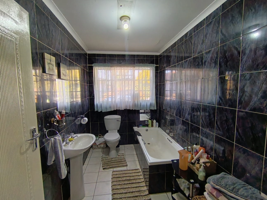 3 Bedroom Property for Sale in Dersley Gauteng