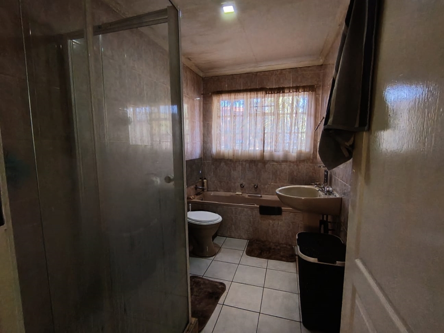3 Bedroom Property for Sale in Dersley Gauteng