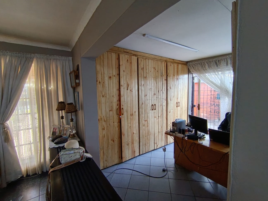 3 Bedroom Property for Sale in Dersley Gauteng