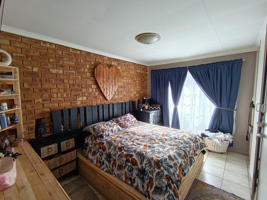 3 Bedroom Property for Sale in Dersley Gauteng