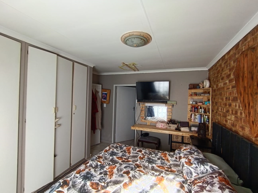 3 Bedroom Property for Sale in Dersley Gauteng