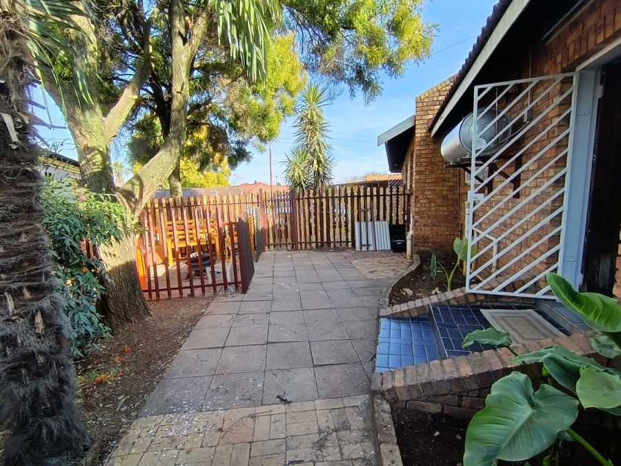 3 Bedroom Property for Sale in Dersley Gauteng