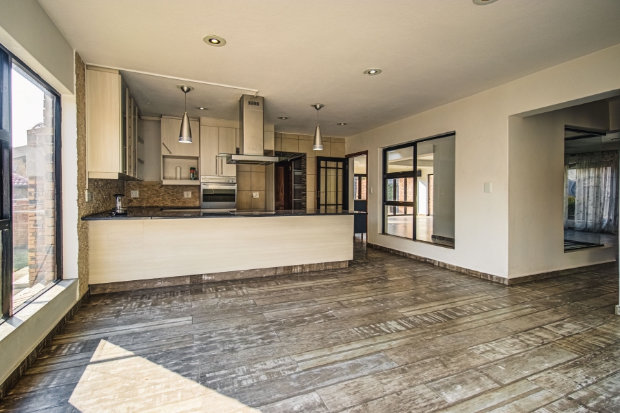 5 Bedroom Property for Sale in Glen Erasmia Gauteng