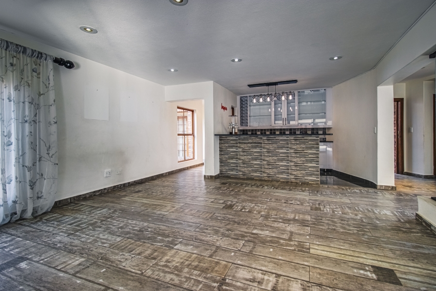 5 Bedroom Property for Sale in Glen Erasmia Gauteng