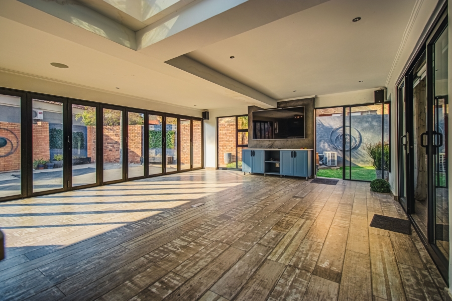 5 Bedroom Property for Sale in Glen Erasmia Gauteng