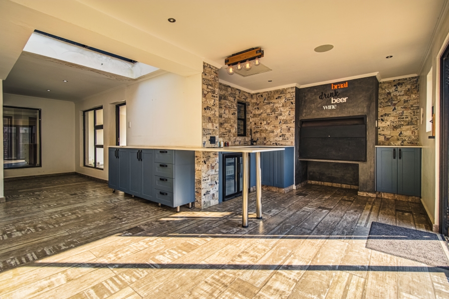 5 Bedroom Property for Sale in Glen Erasmia Gauteng