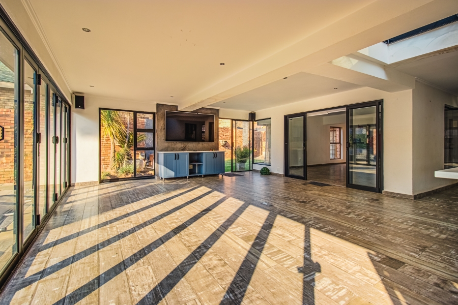 5 Bedroom Property for Sale in Glen Erasmia Gauteng