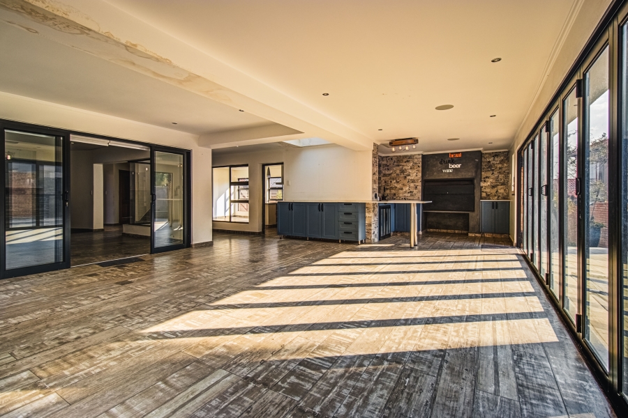 5 Bedroom Property for Sale in Glen Erasmia Gauteng