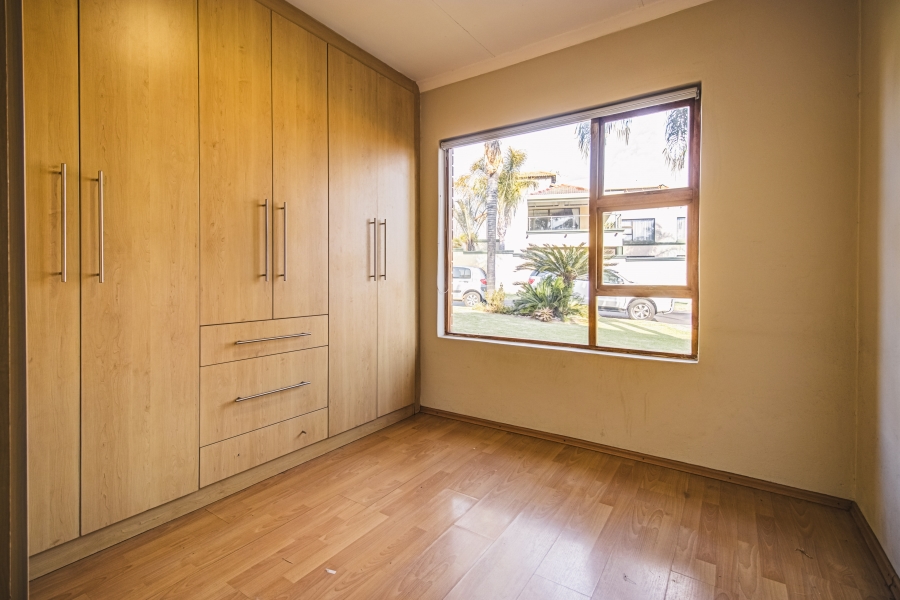 5 Bedroom Property for Sale in Glen Erasmia Gauteng