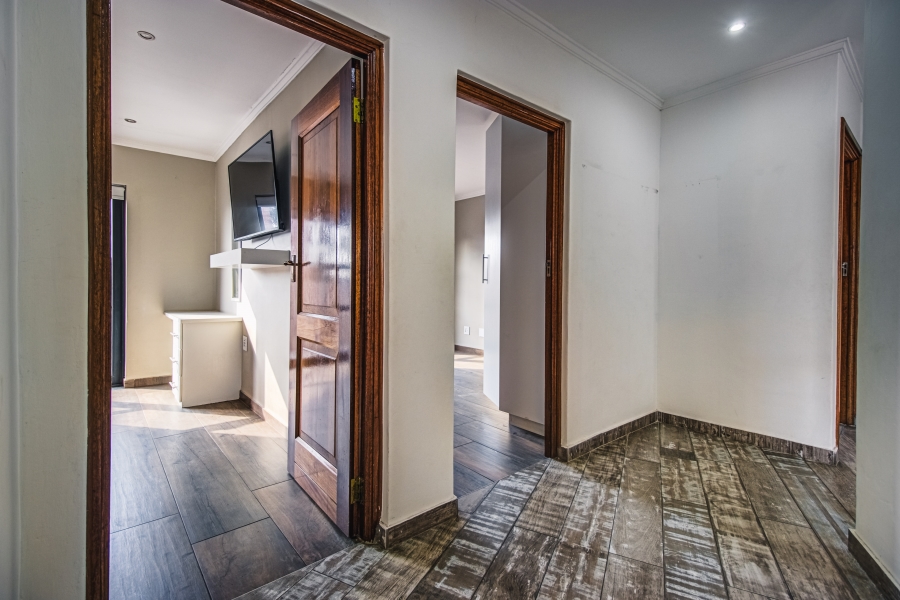 5 Bedroom Property for Sale in Glen Erasmia Gauteng