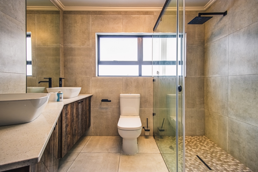 5 Bedroom Property for Sale in Glen Erasmia Gauteng