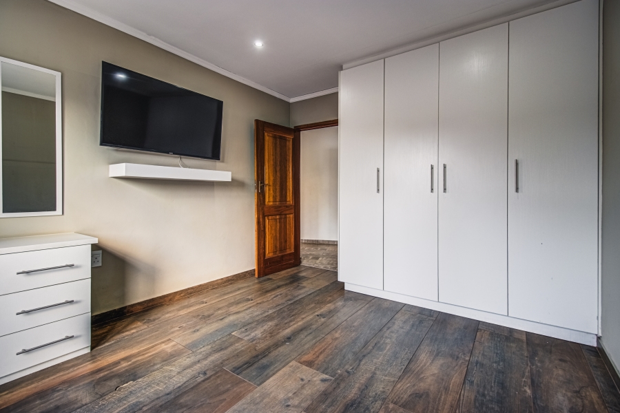 5 Bedroom Property for Sale in Glen Erasmia Gauteng