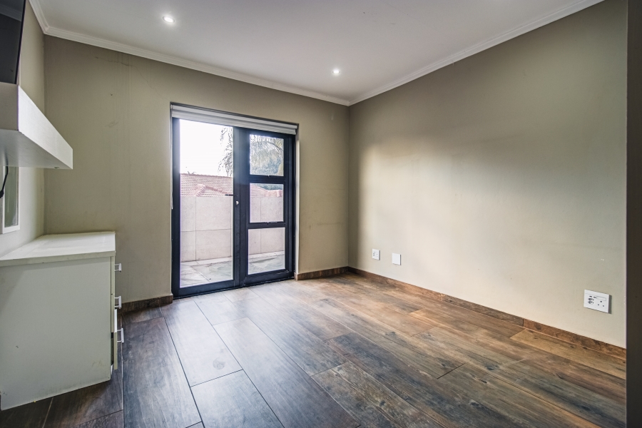 5 Bedroom Property for Sale in Glen Erasmia Gauteng