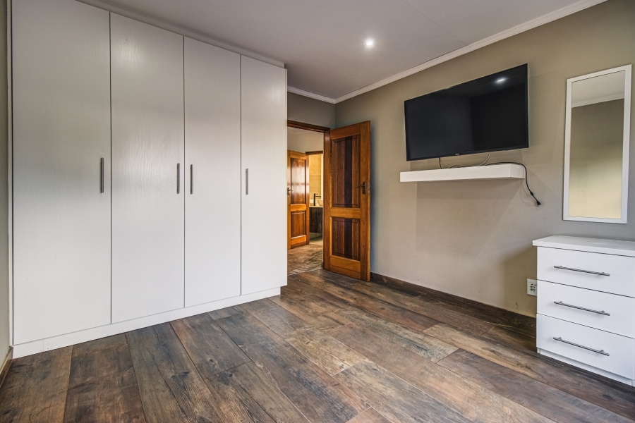 5 Bedroom Property for Sale in Glen Erasmia Gauteng