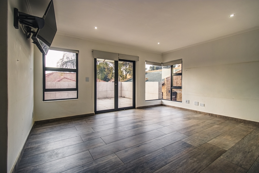 5 Bedroom Property for Sale in Glen Erasmia Gauteng