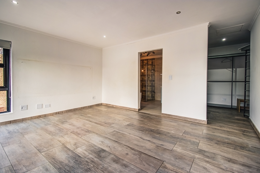 5 Bedroom Property for Sale in Glen Erasmia Gauteng