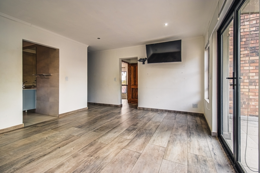 5 Bedroom Property for Sale in Glen Erasmia Gauteng