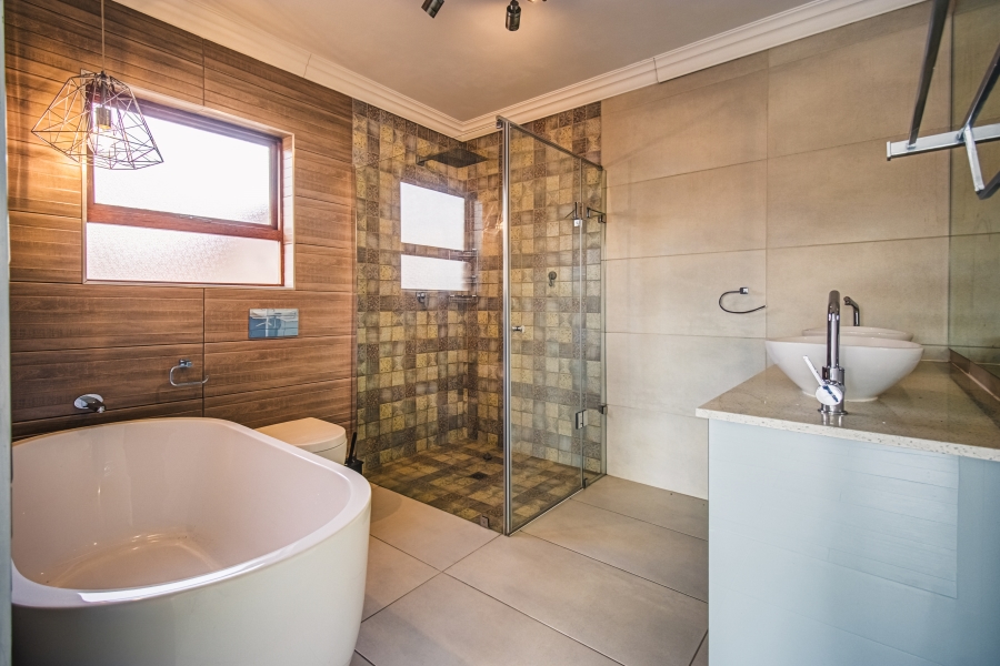 5 Bedroom Property for Sale in Glen Erasmia Gauteng