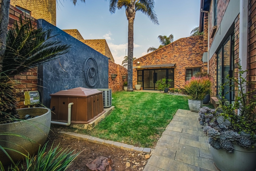 5 Bedroom Property for Sale in Glen Erasmia Gauteng