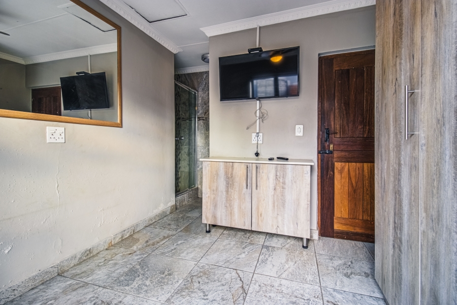 5 Bedroom Property for Sale in Glen Erasmia Gauteng