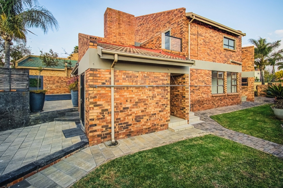 5 Bedroom Property for Sale in Glen Erasmia Gauteng