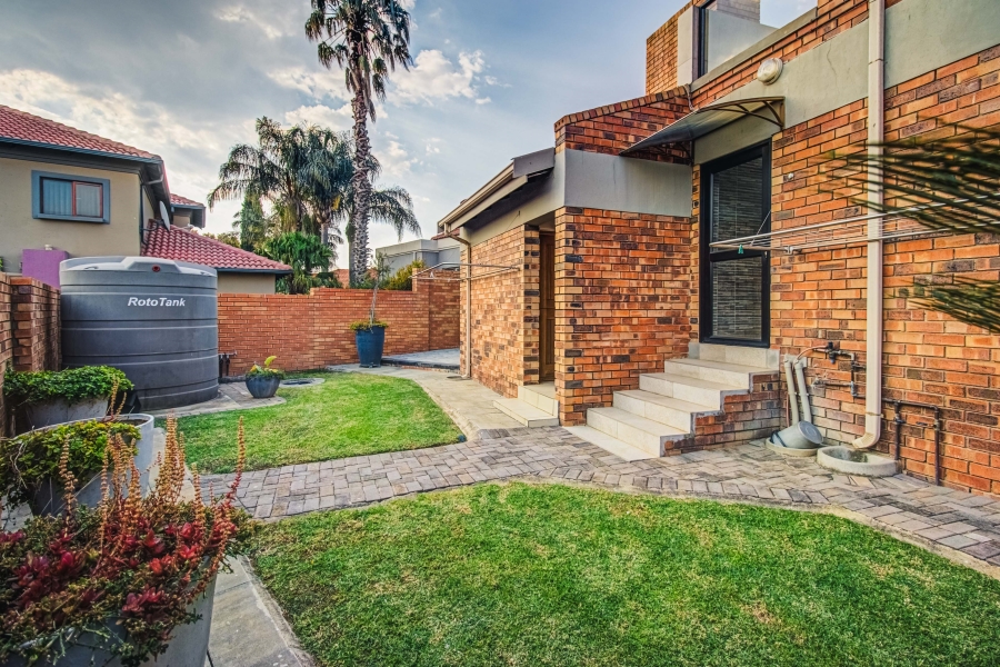 5 Bedroom Property for Sale in Glen Erasmia Gauteng